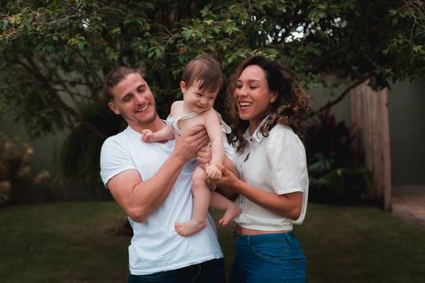 Fotografia de família em ambiente externo ou estúdio em Taubaté/SP'