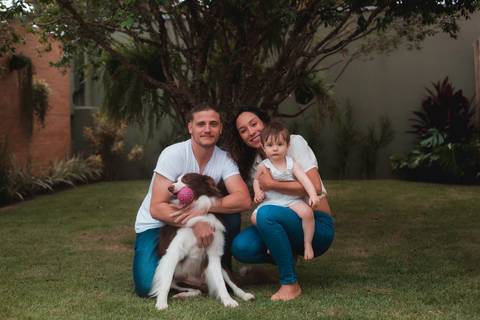 Fotografia de família em ambiente externo ou estúdio em Taubaté/SP'