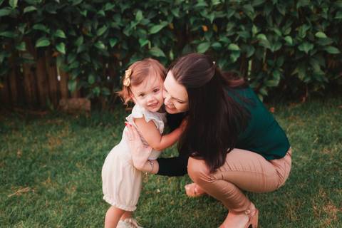 Fotografia de família em ambiente externo ou estúdio em Taubaté/SP'
