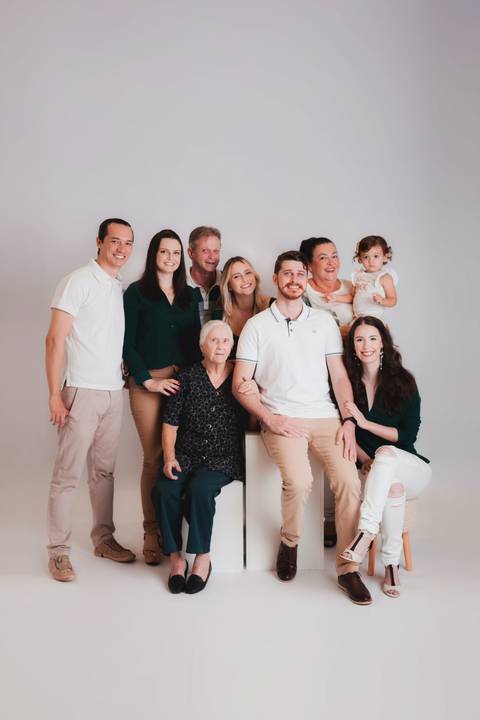 Fotografia de família em ambiente externo ou estúdio em Taubaté/SP'