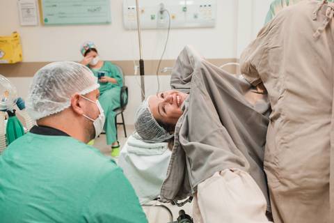 fotografia infantil gestante parto cesariana criança newborn hospital taubaté 10 de julho pinda maternidade centro cirurgico'