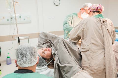 fotografia infantil gestante parto cesariana criança newborn hospital taubaté 10 de julho pinda maternidade centro cirurgico'