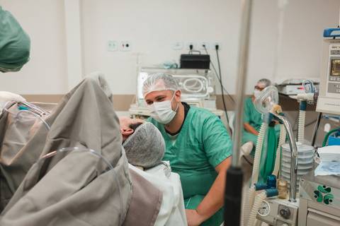 fotografia infantil gestante parto cesariana criança newborn hospital taubaté 10 de julho pinda maternidade centro cirurgico'