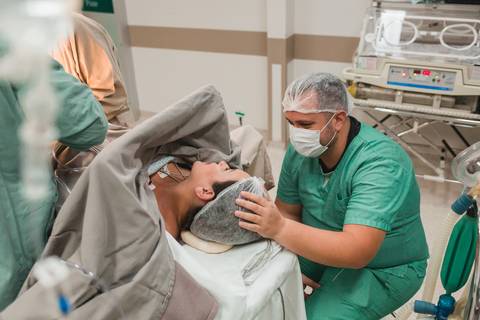 fotografia infantil gestante parto cesariana criança newborn hospital taubaté 10 de julho pinda maternidade centro cirurgico'