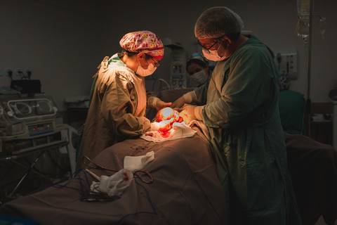 fotografia infantil gestante parto cesariana criança newborn hospital taubaté 10 de julho pinda maternidade centro cirurgico'