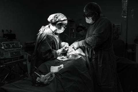 fotografia infantil gestante parto cesariana criança newborn hospital taubaté 10 de julho pinda maternidade centro cirurgico'