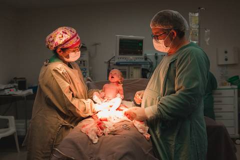 fotografia infantil gestante parto cesariana criança newborn hospital taubaté 10 de julho pinda maternidade centro cirurgico'