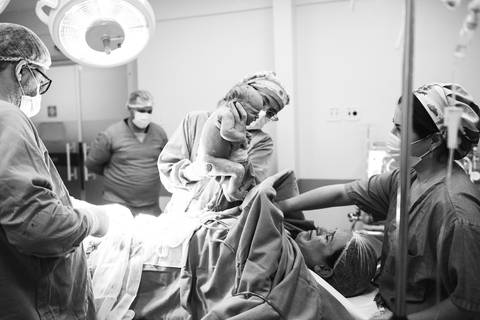 fotografia infantil gestante parto cesariana criança newborn hospital taubaté 10 de julho pinda maternidade centro cirurgico'