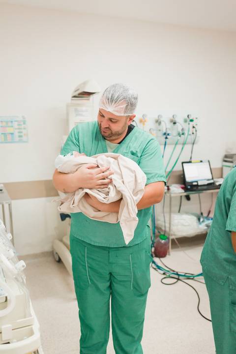 fotografia infantil gestante parto cesariana criança newborn hospital taubaté 10 de julho pinda maternidade centro cirurgico'