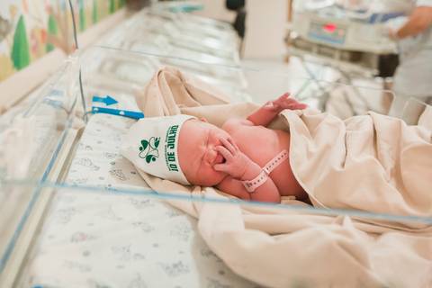 fotografia infantil gestante parto cesariana criança newborn hospital taubaté 10 de julho pinda maternidade centro cirurgico'