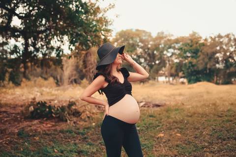 Sessão de fotos de gestante externa | Fotografia de Gestante | Taubaté/SP | Corujice Fotografia'