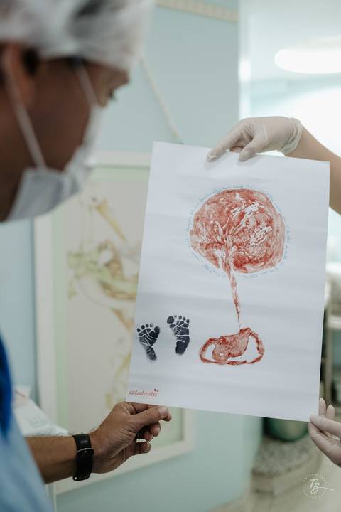 Fotografia de parto na maternidade Ilha em Florianópolis, cesárea, registros por Thiago Braga fotografia'