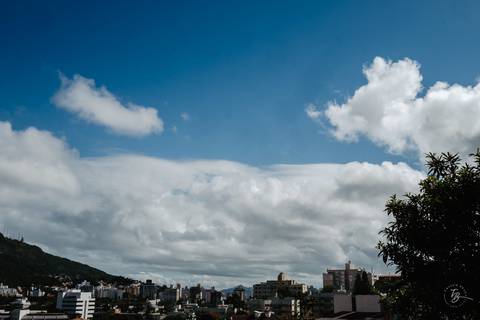 Fotografia de parto na maternidade Ilha em Florianópolis, cesárea, registros por Thiago Braga fotografia'