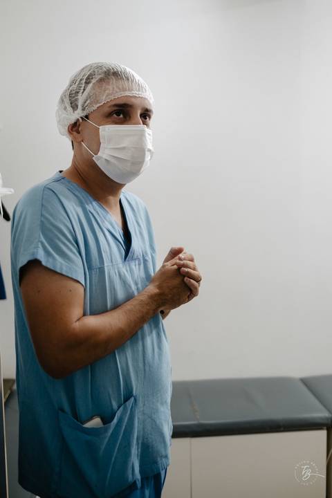 Fotografia de parto na maternidade Ilha em Florianópolis, cesárea, registros por Thiago Braga fotografia'