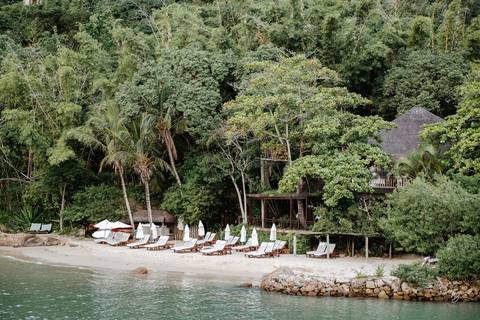 fotografia de noivado na ponta dos Ganchos Resort, em Governador Celso Ramos'