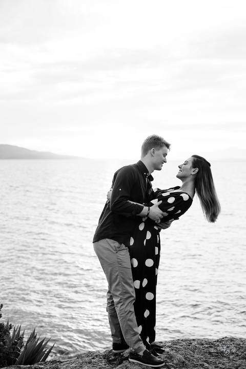 fotografia de noivado na ponta dos Ganchos Resort, em Governador Celso Ramos'