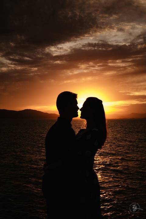 fotografia de noivado na ponta dos Ganchos Resort, em Governador Celso Ramos'