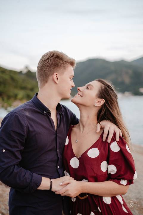 fotografia de noivado na ponta dos Ganchos Resort, em Governador Celso Ramos'