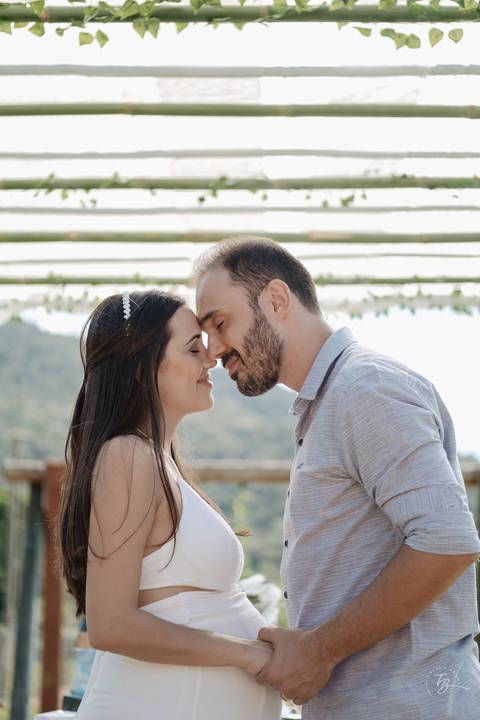casamento intimista, ao ar livre, do Leandro e da Shai, no sitío da família, na Pinheira em Palhoça/SC. Fotos por Thiago Braga fotografia. '
