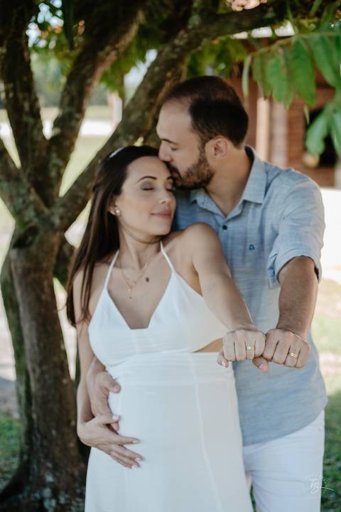 casamento intimista, ao ar livre, do Leandro e da Shai, no sitío da família, na Pinheira em Palhoça/SC. Fotos por Thiago Braga fotografia. '