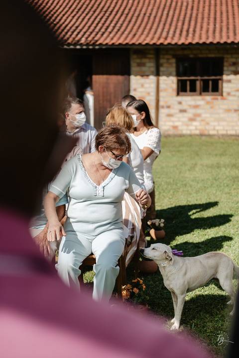 casamento intimista, ao ar livre, do Leandro e da Shai, no sitío da família, na Pinheira em Palhoça/SC. Fotos por Thiago Braga fotografia. '