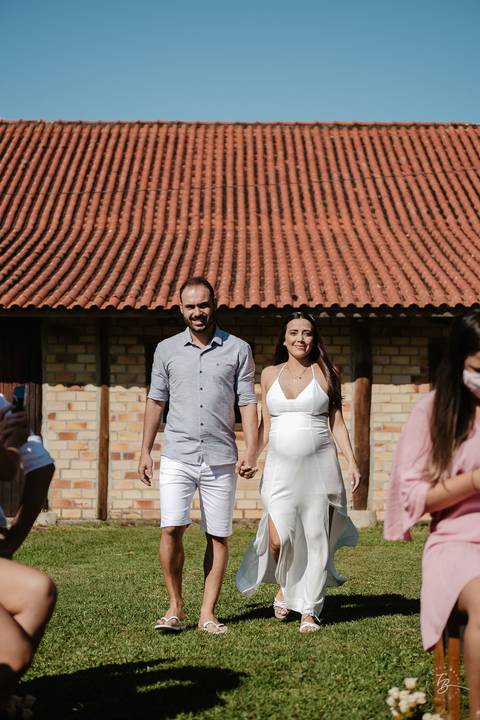 casamento intimista, ao ar livre, do Leandro e da Shai, no sitío da família, na Pinheira em Palhoça/SC. Fotos por Thiago Braga fotografia. '