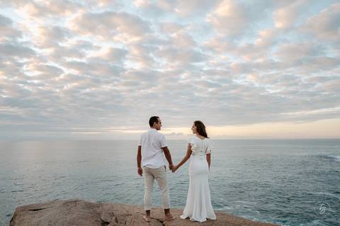 ensaio pré-casamento no amanhecer, na praia e trilha do Gravatá em Florianópolis. Por Thiago Braga '