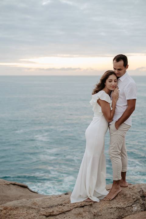 ensaio pré-casamento no amanhecer, na praia e trilha do Gravatá em Florianópolis. Por Thiago Braga '