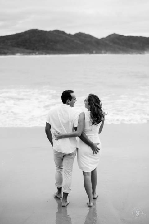 ensaio pré-casamento no amanhecer, na praia e trilha do Gravatá em Florianópolis. Por Thiago Braga '