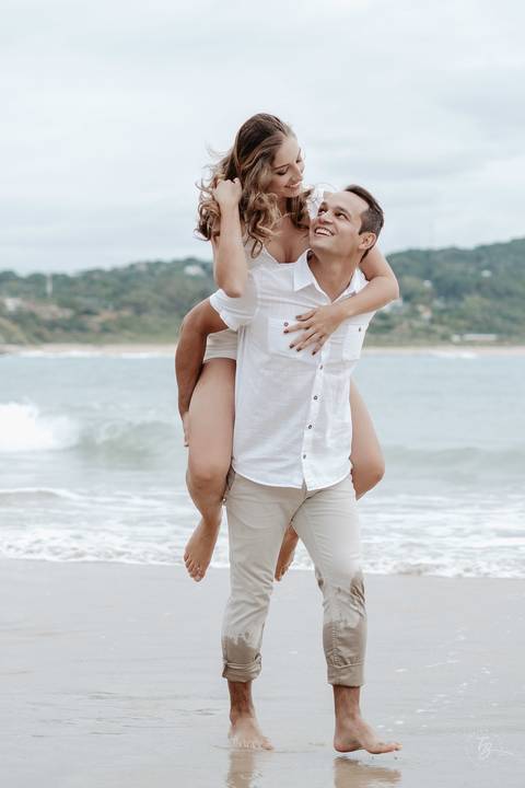 ensaio pré-casamento no amanhecer, na praia e trilha do Gravatá em Florianópolis. Por Thiago Braga '