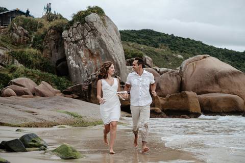 ensaio pré-casamento no amanhecer, na praia e trilha do Gravatá em Florianópolis. Por Thiago Braga '