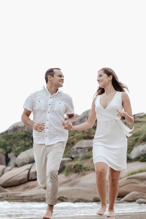 ensaio pré-casamento no amanhecer, na praia e trilha do Gravatá em Florianópolis. Por Thiago Braga '