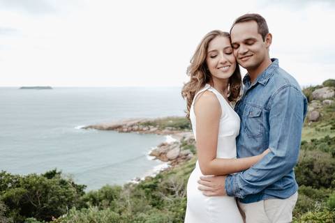 ensaio pré-casamento no amanhecer, na praia e trilha do Gravatá em Florianópolis. Por Thiago Braga '