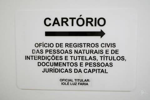 Casamento intimista, ao ar livre, da Carol e do Luis.'