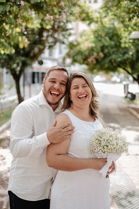 Casamento intimista, ao ar livre, da Carol e do Luis.'