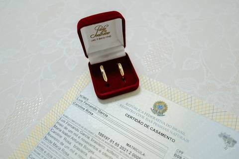 Casamento intimista, ao ar livre, da Carol e do Luis.'