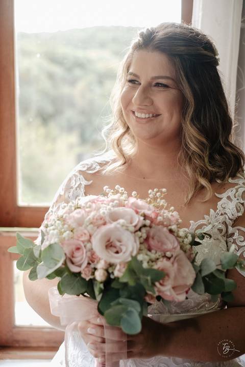 Casamento intimista, ao ar livre, da Carol e do Luis.'