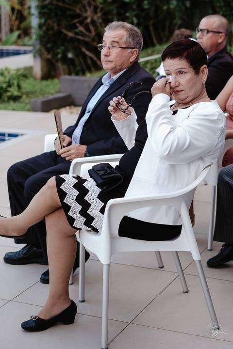 Casamento intimista, ao ar livre, da Carol e do Luis.'