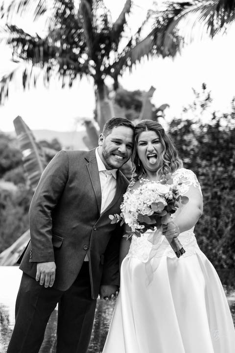 Casamento intimista, ao ar livre, da Carol e do Luis.'
