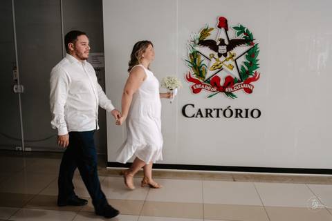 Casamento intimista, ao ar livre, da Carol e do Luis.'