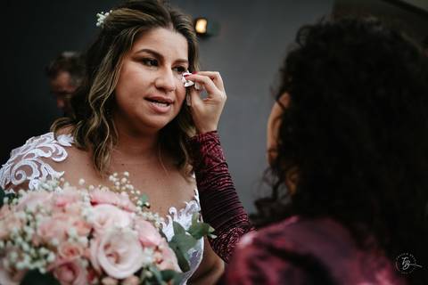 Casamento intimista, ao ar livre, da Carol e do Luis.'