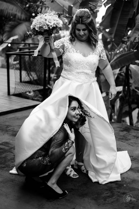 Casamento intimista, ao ar livre, da Carol e do Luis.'