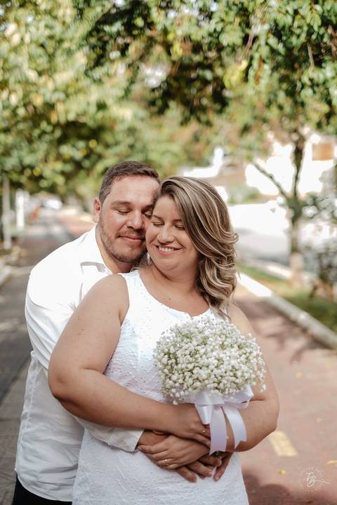 Casamento intimista, ao ar livre, da Carol e do Luis.'