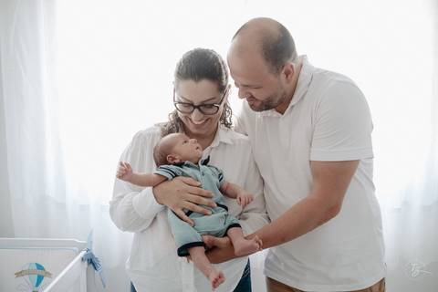 Ensaio de primeiros dias do bebê em casa. Sessão documental de fotos do primeiro mês do Isaac por Thiago Braga.'