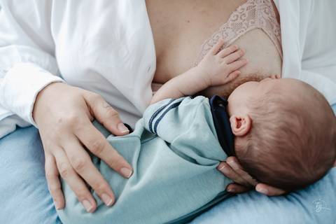 Ensaio de primeiros dias do bebê em casa. Sessão documental de fotos do primeiro mês do Isaac por Thiago Braga.'