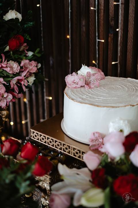 Casamento de Aline e Diogo, em um fim de tarde na lagoa da Conceição, no Indaiá eventos. Fotografia por Thiago Braga. '