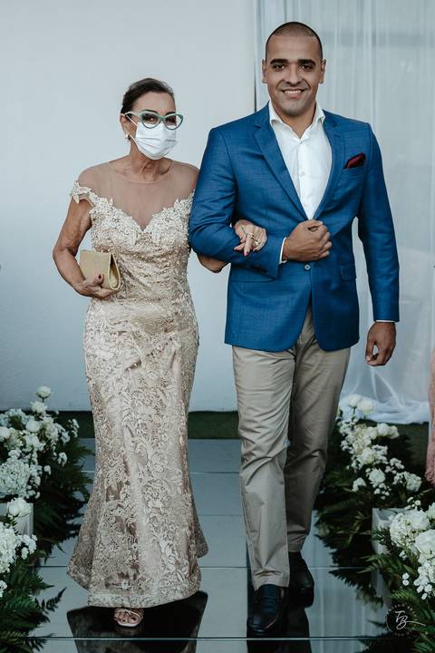 Casamento de Aline e Diogo, em um fim de tarde na lagoa da Conceição, no Indaiá eventos. Fotografia por Thiago Braga. '