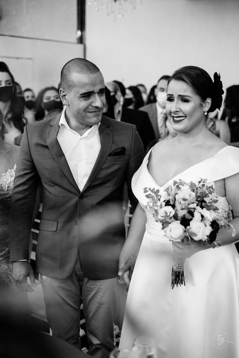 Casamento de Aline e Diogo, em um fim de tarde na lagoa da Conceição, no Indaiá eventos. Fotografia por Thiago Braga. '