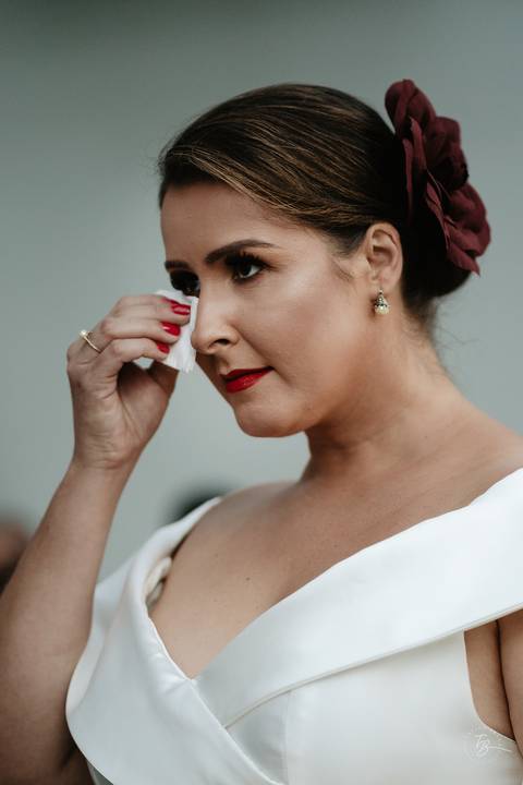 Casamento de Aline e Diogo, em um fim de tarde na lagoa da Conceição, no Indaiá eventos. Fotografia por Thiago Braga. '