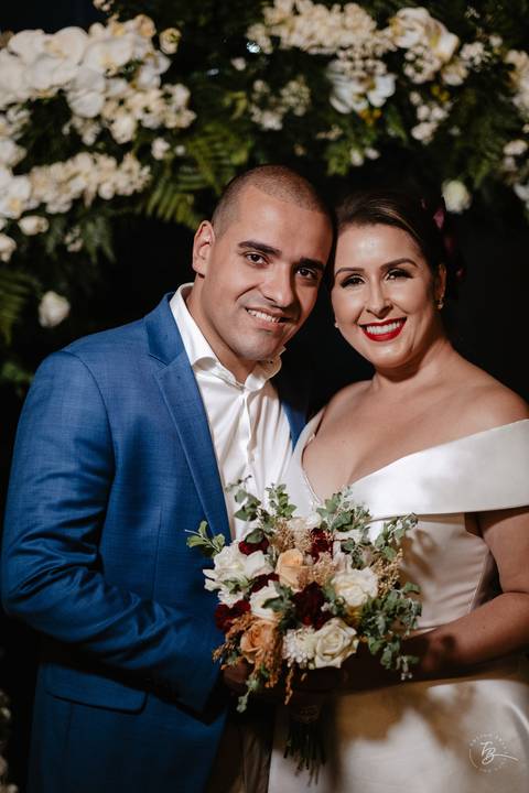 Casamento de Aline e Diogo, em um fim de tarde na lagoa da Conceição, no Indaiá eventos. Fotografia por Thiago Braga. '